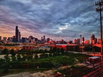 Horizon de Chicago au coucher du soleil photographie stock Horizon de Chicago au coucher du soleil photographie stock