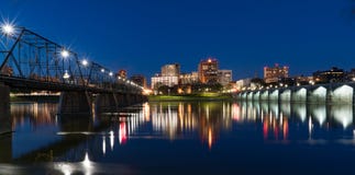 Horizon de nuit d'Harrisburg, Pennsylvanie images stock Horizon de nuit d'Harrisburg, Pennsylvanie images stock