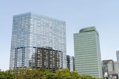 Horizon moderne de ville de niveau de rue Affaires et technologie c photos libres de droits Horizon moderne de ville de niveau de rue Affaires et technologie c photos libres de droits