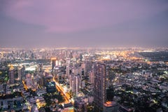 Horizonte de Bangkok de la visi?n a?rea del edificio de Mahanakorn en Bangkok, Tailandia imagen de archivo Horizonte de Bangkok de la visi?n a?rea del edificio de Mahanakorn en Bangkok, Tailandia imagen de archivo