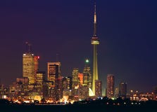 Horizonte de Toronto - base financiera en la oscuridad imagen de archivo libre de regalías Horizonte de Toronto - base financiera en la oscuridad imagen de archivo libre de regalías