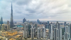 Horizonte panorámico hermoso del timelapse de Dubai, United Arab Emirates Vista de rascacielos famosos almacen de metraje de vídeo Horizonte panorámico hermoso del timelapse de Dubai, United Arab Emirates Vista de rascacielos famosos almacen de metraje de vídeo