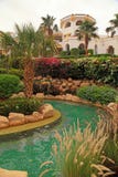 Hotel di località di soggiorno di lusso tropicale con la piscina, Egitto fotografia stock Hotel di località di soggiorno di lusso tropicale con la piscina, Egitto fotografia stock