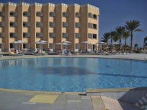 Hotelowy PickAlbatros w Hurghada jest popularnym turystycznym miejsce przeznaczenia fotografia stock Hotelowy PickAlbatros w Hurghada jest popularnym turystycznym miejsce przeznaczenia fotografia stock