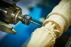 Houtbewerking met cnc machine Meubilairproductie stock afbeeldingen Houtbewerking met cnc machine Meubilairproductie stock afbeeldingen