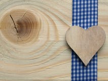 Houten achtergrond met een gecontroleerd lint Stock Afbeelding Houten achtergrond met een gecontroleerd lint Stock Afbeelding