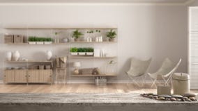 Houten uitstekende lijstbovenkant of plank met kaarsen en kiezelstenen, zen stemming, over vage lege ruimte met verticale shelvin stock afbeelding Houten uitstekende lijstbovenkant of plank met kaarsen en kiezelstenen, zen stemming, over vage lege ruimte met verticale shelvin stock afbeelding
