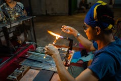 Hua Hin Thailand: Oktober 24, 2018 - arbetaren gör CR royaltyfri bild Hua Hin Thailand: Oktober 24, 2018 - arbetaren gör CR royaltyfri bild