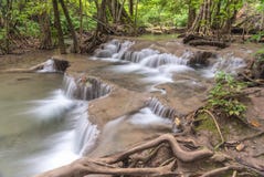 Huai Mae Kamin-Wasserfall Srinakarin-Verdammung in Kanchanaburi stockbild Huai Mae Kamin-Wasserfall Srinakarin-Verdammung in Kanchanaburi stockbild