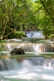Huai Mae Khamin Waterfall : Rangée 1, Kanchanaburi, Thaïlande images stock Huai Mae Khamin Waterfall : Rangée 1, Kanchanaburi, Thaïlande images stock