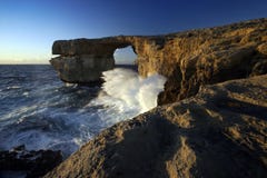 Hublot azuré au coucher du soleil, île de Gozo, Malte photographie stock libre de droits Hublot azuré au coucher du soleil, île de Gozo, Malte photographie stock libre de droits
