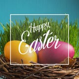 Huevos de Pascua coloreados en la jerarquía imágenes de archivo libres de regalías Huevos de Pascua coloreados en la jerarquía imágenes de archivo libres de regalías
