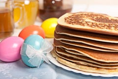Huevos y crepes de Pascua Huevos y crepes de Pascua