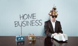Huis bedrijfstekst met uitstekende zakenman op kantoor stock afbeelding Huis bedrijfstekst met uitstekende zakenman op kantoor stock afbeelding