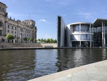 Huis van vertegenwoordigers van Duitse Bundestag en Reichstags buildingin Berlijn stock foto Huis van vertegenwoordigers van Duitse Bundestag en Reichstags buildingin Berlijn stock foto
