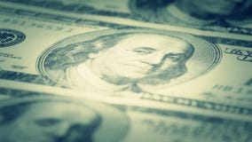 Hundra-dollaren fakturerar närbilden, rörelseglidare - 5 Makrofotografi av sedlar Benjamin Franklin stående lager videofilmer Hundra-dollaren fakturerar närbilden, rörelseglidare - 5 Makrofotografi av sedlar Benjamin Franklin stående lager videofilmer