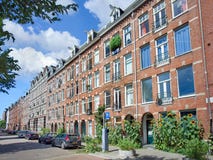 Hyreshusar i det gamla centret av Amsterdam, Nederländerna arkivbild Hyreshusar i det gamla centret av Amsterdam, Nederländerna arkivbild