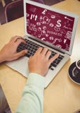 Händer med klotter för affär för bärbar datorvisning vita och rödbrun bakgrund fotografering för bildbyråer Händer med klotter för affär för bärbar datorvisning vita och rödbrun bakgrund fotografering för bildbyråer