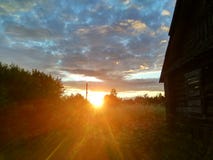 Härlig natur under solnedgånghimlen i Ryssland i sommar royaltyfri fotografi Härlig natur under solnedgånghimlen i Ryssland i sommar royaltyfri fotografi