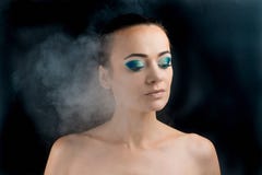 härlig sminkkvinna blå makeup royaltyfria bilder härlig sminkkvinna blå makeup royaltyfria bilder