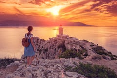 Härlig solnedgång i fyren i Melagavi udde på Loutraki, Grekland royaltyfri fotografi Härlig solnedgång i fyren i Melagavi udde på Loutraki, Grekland royaltyfri fotografi