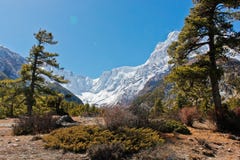 Härligt berglandskap i Nepal royaltyfria foton Härligt berglandskap i Nepal royaltyfria foton