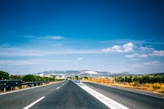 Härligt töm asfaltmotorvägen, motorwayen, huvudväg i Andalusia, fotografering för bildbyråer Härligt töm asfaltmotorvägen, motorwayen, huvudväg i Andalusia, fotografering för bildbyråer