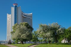 Hôtel Belarus dans la partie centrale de la ville de Minsk au ressort, Minsk, Belarus photo stock Hôtel Belarus dans la partie centrale de la ville de Minsk au ressort, Minsk, Belarus photo stock