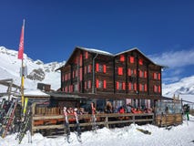 Hôtel et restaurant Fluhalp, Zermatt, Suisse de montagne photos libres de droits Hôtel et restaurant Fluhalp, Zermatt, Suisse de montagne photos libres de droits
