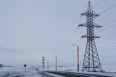 Höga spänningsstolpar Norilsk fotografering för bildbyråer Höga spänningsstolpar Norilsk fotografering för bildbyråer