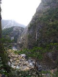 Högt berg VS den djupa dalen - Taroko royaltyfria bilder Högt berg VS den djupa dalen - Taroko royaltyfria bilder