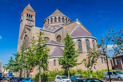 HÖHLE BOSCH, DIE NIEDERLANDE - 30. AUGUST 2016: Jheronimus Bosch Art Center in einer ehemaligen Kirche in Den Bosch, Netherlan stockfotos HÖHLE BOSCH, DIE NIEDERLANDE - 30. AUGUST 2016: Jheronimus Bosch Art Center in einer ehemaligen Kirche in Den Bosch, Netherlan stockfotos