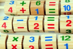 Hölzerner Spielzeugrechner lizenzfreie stockfotos Hölzerner Spielzeugrechner lizenzfreie stockfotos