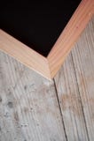 Hörn av kritabrädet med den wood ramen arkivbilder Hörn av kritabrädet med den wood ramen arkivbilder