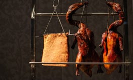 Hühner sollten für Abendessen sich vorbereiten lizenzfreies stockfoto Hühner sollten für Abendessen sich vorbereiten lizenzfreies stockfoto