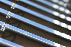 I ciechi di finestra, mezzi si aprono fotografia stock I ciechi di finestra, mezzi si aprono fotografia stock