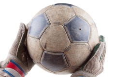 I guanti e la palla del portiere di calcio fotografia stock libera da diritti I guanti e la palla del portiere di calcio fotografia stock libera da diritti