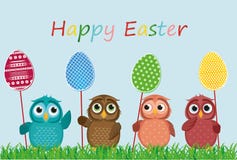 I gufi tengono le uova decorate Pasqua su un bastone multicolored Vettore illustrazione vettoriale I gufi tengono le uova decorate Pasqua su un bastone multicolored Vettore illustrazione vettoriale