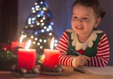 I ` m. che scrive una lettera al Babbo Natale fotografia stock libera da diritti I ` m. che scrive una lettera al Babbo Natale fotografia stock libera da diritti