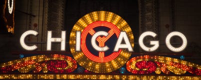 I stadens centrum Chicago som tänds upp på natten royaltyfri fotografi I stadens centrum Chicago som tänds upp på natten royaltyfri fotografi