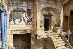 Iarda interna del haveli in Mandawa, India fotografia stock libera da diritti Iarda interna del haveli in Mandawa, India fotografia stock libera da diritti