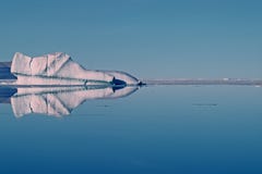 Iceberg in alta Artide canadese fotografie stock libere da diritti Iceberg in alta Artide canadese fotografie stock libere da diritti