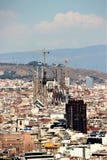 Ideia bonita da arquitetura da capital Catalan de Barcelona dos montes circunvizinhos fotografia de stock Ideia bonita da arquitetura da capital Catalan de Barcelona dos montes circunvizinhos fotografia de stock