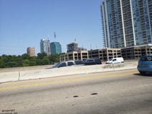 Ideia da rua I35 da skyline de Dallas Texas foto de stock Ideia da rua I35 da skyline de Dallas Texas foto de stock