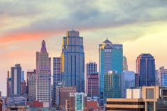 Ideia da skyline de Kansas City em Missouri fotografia de stock Ideia da skyline de Kansas City em Missouri fotografia de stock