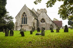 Igreja de Crowhurst, ao noroeste de Hastings, de Sussex do leste, Inglaterra - home a alguns teixo, azevinho e carvalhos antigos fotos de stock Igreja de Crowhurst, ao noroeste de Hastings, de Sussex do leste, Inglaterra - home a alguns teixo, azevinho e carvalhos antigos fotos de stock