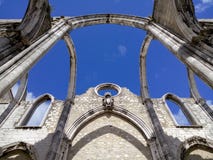 Igreja do Carmo Ruins in Lissabon royalty-vrije stock foto Igreja do Carmo Ruins in Lissabon royalty-vrije stock foto