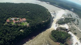 Iguazu Falls Visión desde la carlinga del helicóptero almacen de metraje de vídeo Iguazu Falls Visión desde la carlinga del helicóptero almacen de metraje de vídeo