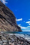 Il capo roccioso sporge costa nel mare, oceano, i ciottoli, la vista sul mare, buon tempo fotografie stock Il capo roccioso sporge costa nel mare, oceano, i ciottoli, la vista sul mare, buon tempo fotografie stock