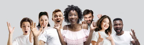 Il collage dei fronti della gente sorpresa sugli ambiti di provenienza bianchi fotografia stock Il collage dei fronti della gente sorpresa sugli ambiti di provenienza bianchi fotografia stock